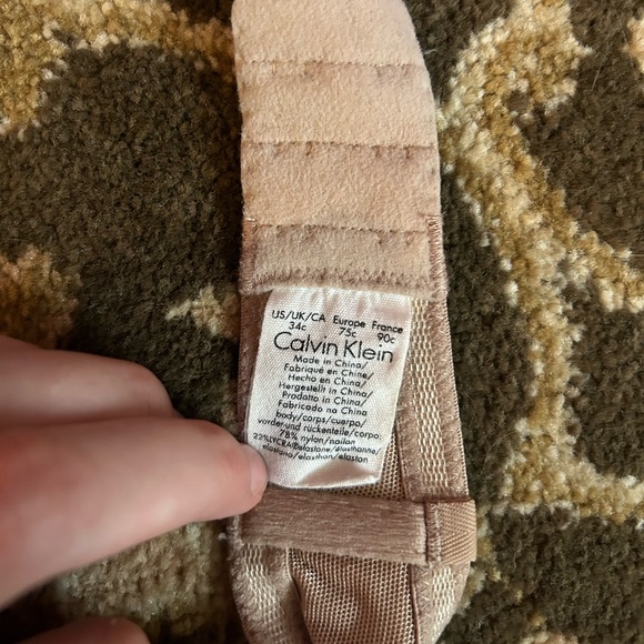 Vintage Calvin Klein strapless beige bra - Picture 5 of 5